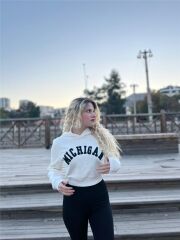 Kadın Michigan Nakış Detaylı Ekru Crop Kapüşonlu Kalın İçi Polarlı Oversize Sweatshirt