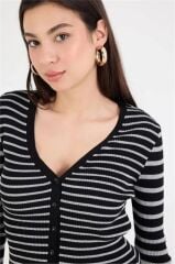 Kadın Siyah Beyaz Çizgili Düğmeli  Hırka L