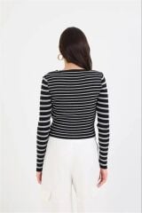 Kadın Siyah Beyaz Çizgili Düğmeli  Hırka M