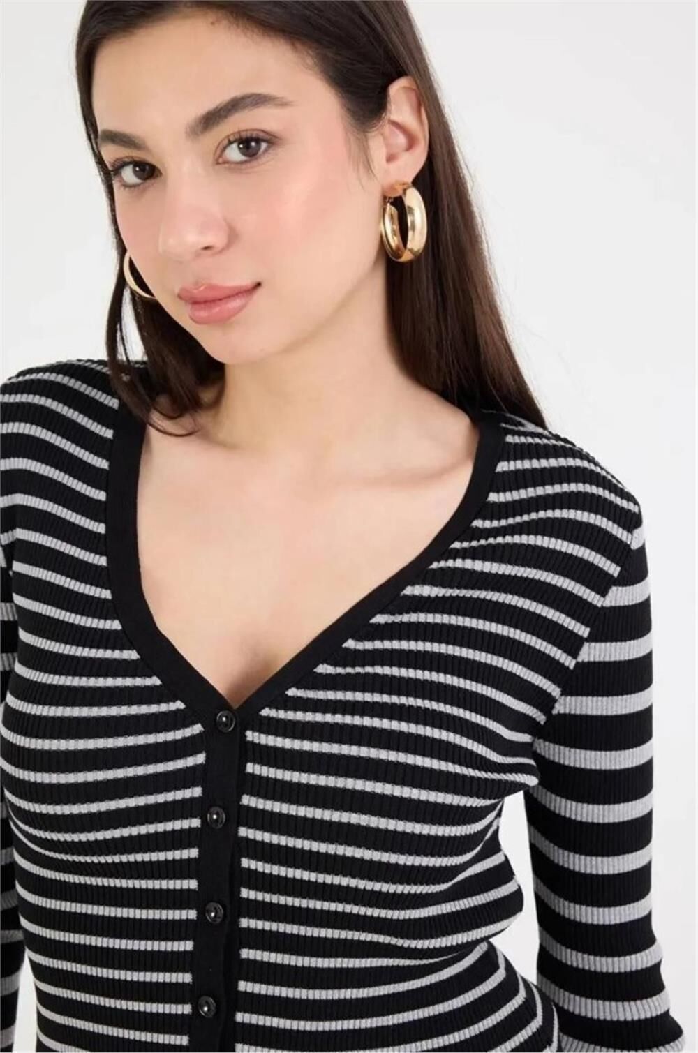 Kadın Siyah Beyaz Çizgili Düğmeli  Hırka M