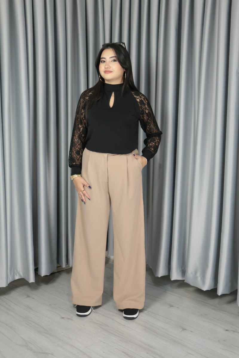 Kadın Uzun Kollu Göğüs Pencere Detay Yaka Boğazlı Kolları Tüllü Sandy Bluz 2XL-3XL