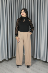 Kadın Uzun Kollu Göğüs Pencere Detay Yaka Boğazlı Kolları Tüllü Sandy Bluz S-M