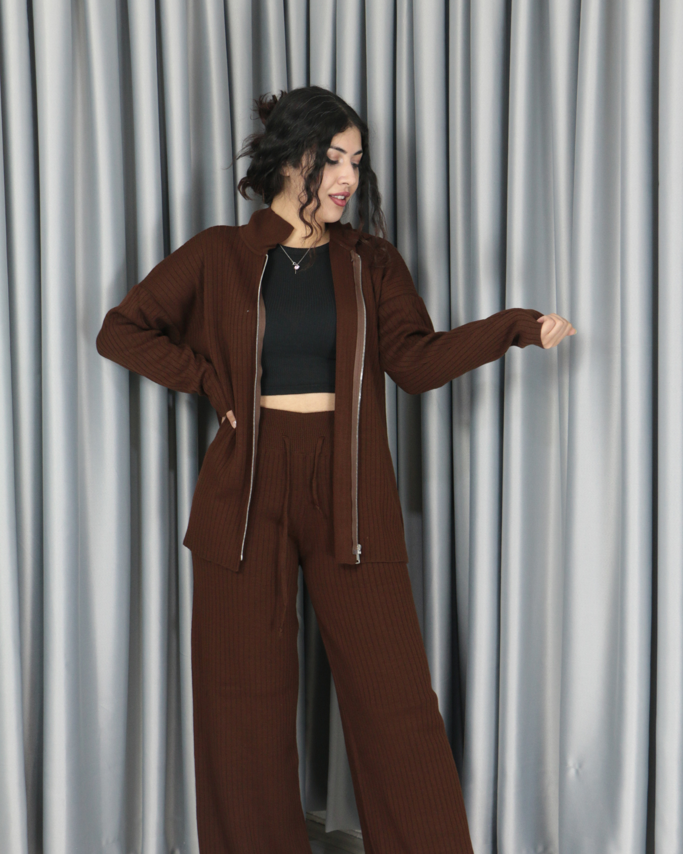 Yumuşak dokulu oversize standart triko takım Standart - kahverengi