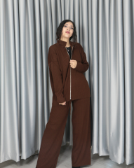 Yumuşak dokulu oversize standart triko takım Standart - kahverengi