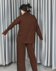 Yumuşak dokulu oversize standart triko takım Standart - kahverengi